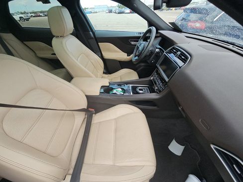 Used 2017 Jaguar F-PACE Prestige image 11
