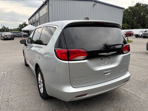 Used 2023 Chrysler Voyager LX FWD image 7