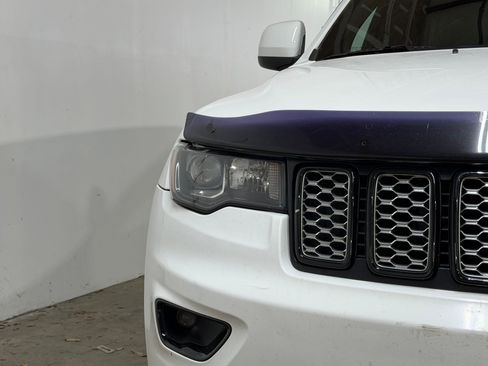 Used 2017 Jeep Grand Cherokee Altitude RWD image 9