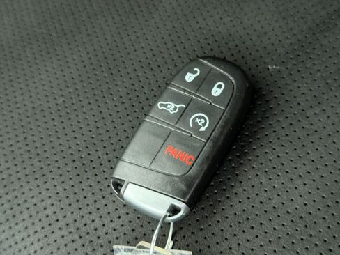 Used 2021 Jeep Grand Cherokee Laredo X AWD/4WD image 36