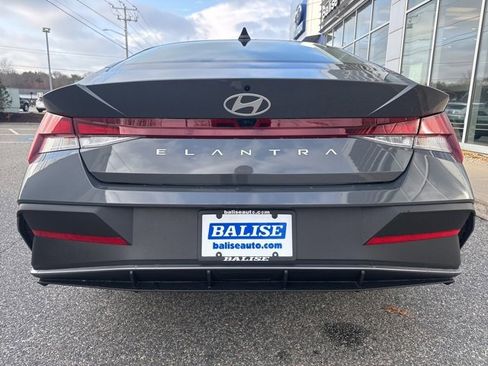 Certified 2025 Hyundai Elantra SE image 8