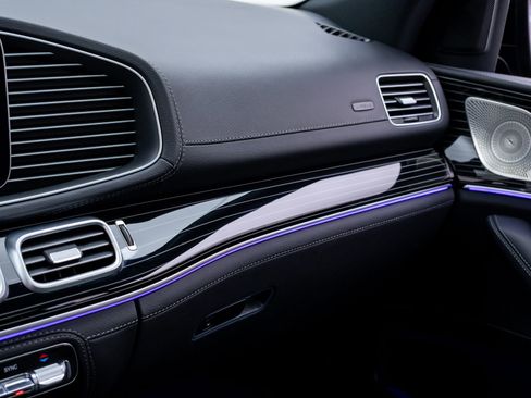 Used 2024 Mercedes-Benz GLS 450 4MATIC image 33