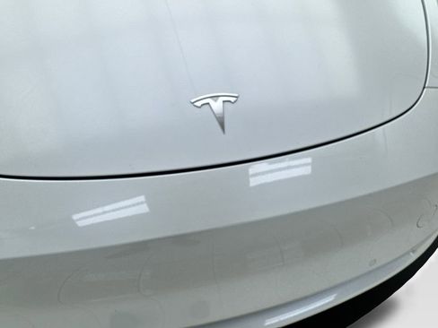 Used 2021 Tesla Model Y Long Range AWD/4WD image 25
