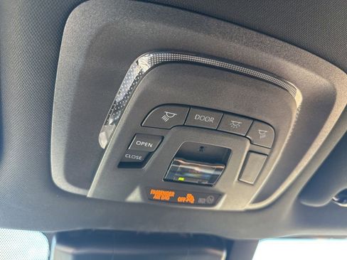 Used 2025 Toyota Crown Signia image 32