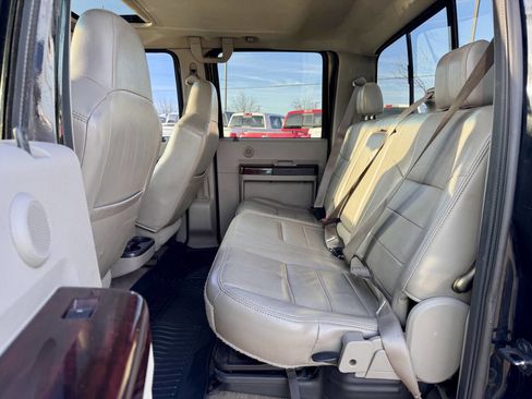 Used 2010 Ford F250 Lariat image 8