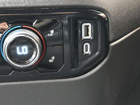 Used 2024 Chevrolet Silverado 2500 LT AWD/4WD image 7