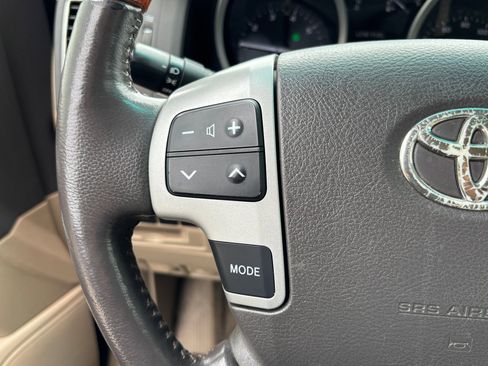 Used 2013 Toyota Land Cruiser image 16