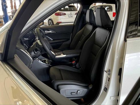 Used 2025 BMW X1 xDrive28i w/ Technology Package image 9