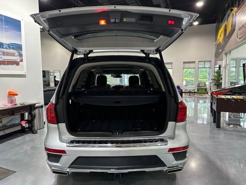 Used 2016 Mercedes-Benz GL 550 4MATIC image 37