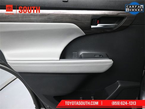 Used 2023 Toyota Highlander Limited image 23