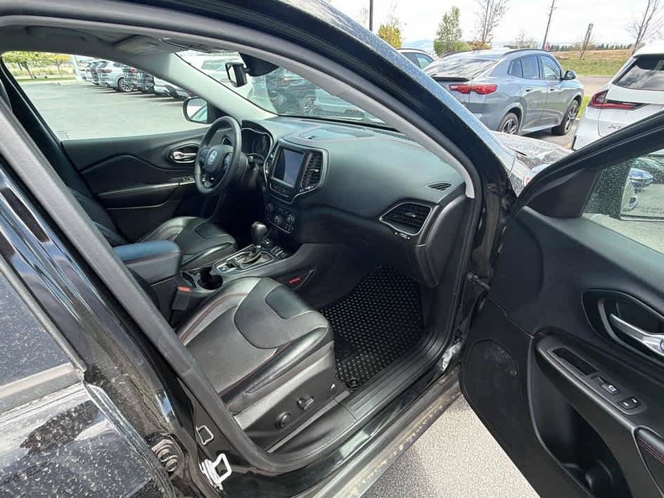Used 2022 Jeep Cherokee Trailhawk w/ Premium Leather Package AWD/4WD image 29