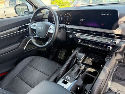 Used 2025 Kia Telluride SX w/ SX Captain's Chair Package FWD image 31