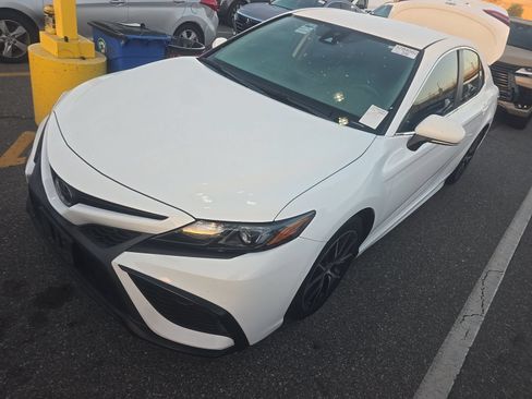 Used 2023 Toyota Camry SE FWD image 1
