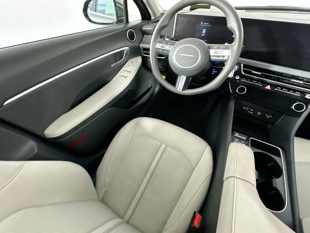 Used 2025 Hyundai Sonata SEL FWD image 9