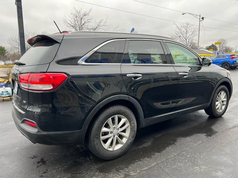 Used 2017 Kia Sorento LX image 6