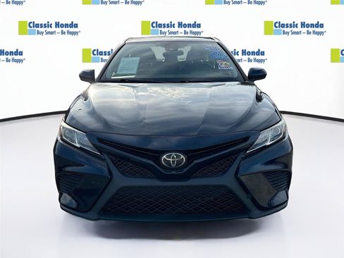 Used 2020 Toyota Camry SE FWD image 2
