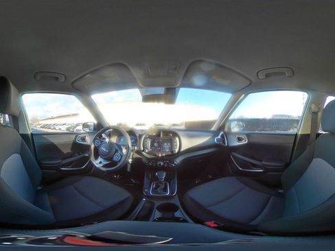 Used 2025 Kia Soul LX w/ LX Technology Package image 40