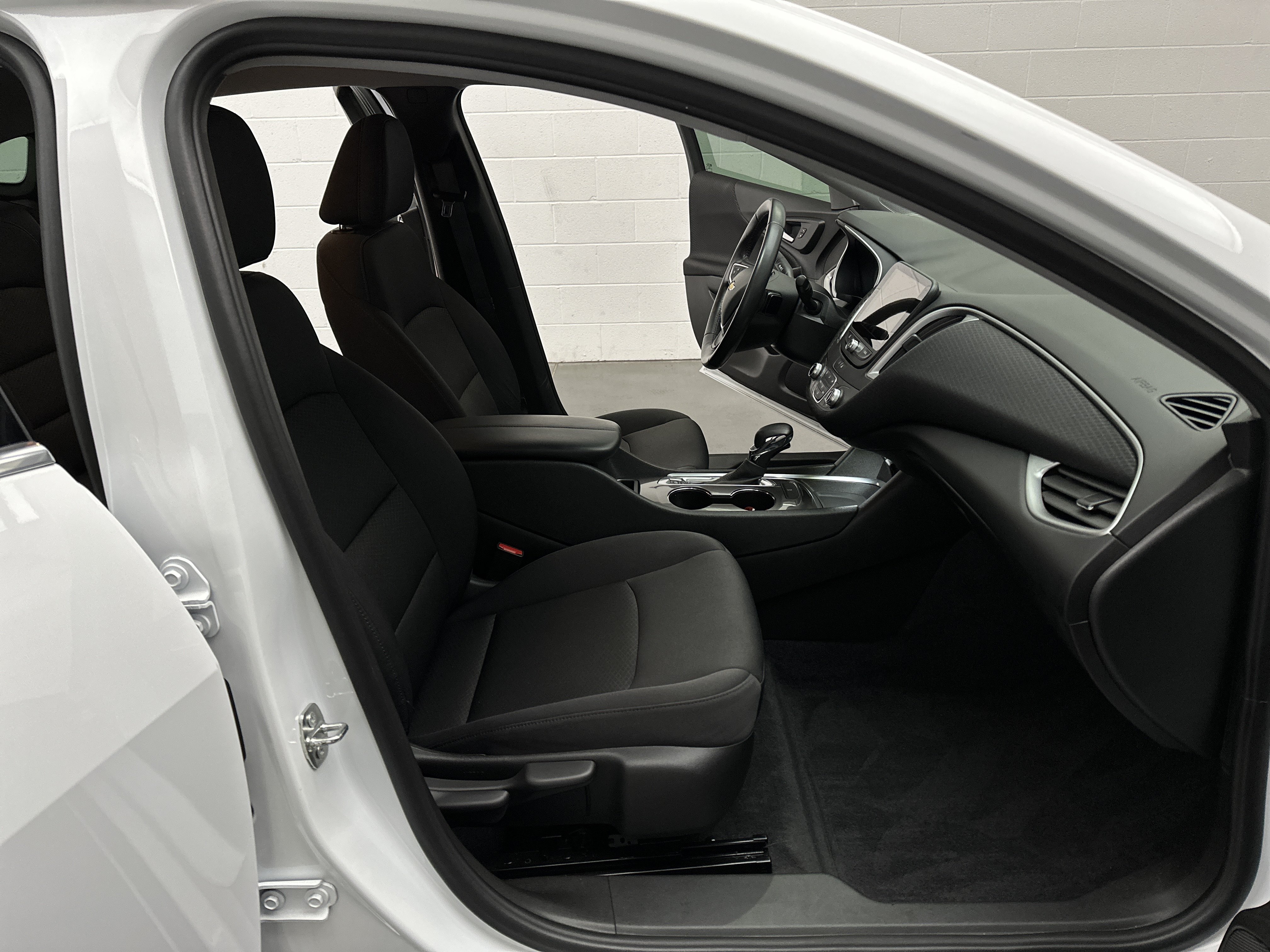 Used 2022 Chevrolet Malibu LT w/ Redline Edition FWD image 18
