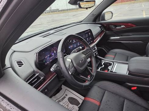 Used 2024 Chevrolet Traverse RS w/ LPO, Floor Liner Package AWD/4WD image 16