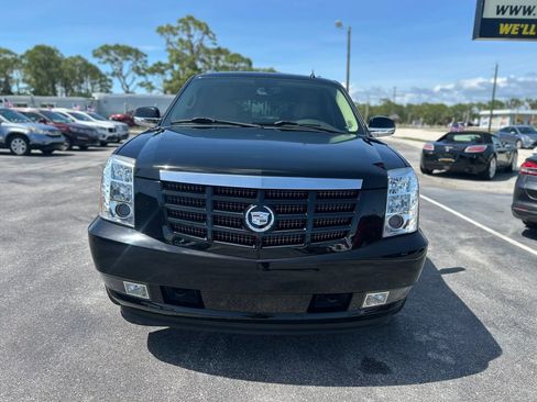Used 2010 Cadillac Escalade 2WD image 3