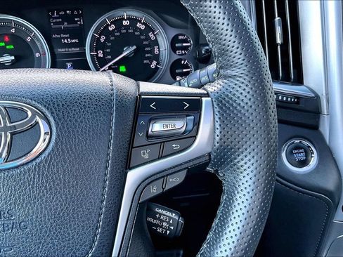 Used 2017 Toyota Land Cruiser AWD/4WD image 12