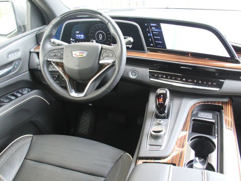 Used 2024 Cadillac Escalade Premium Luxury w/ Performance Package image 9