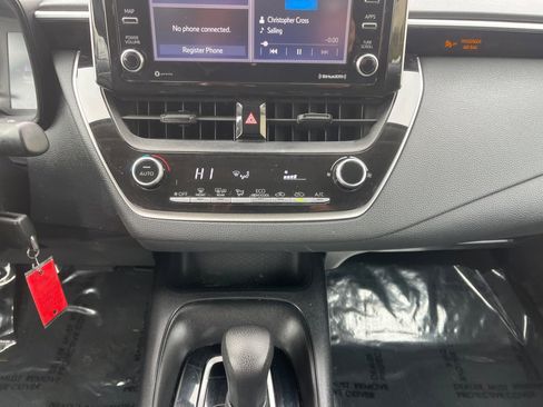 Used 2021 Toyota Corolla LE image 20