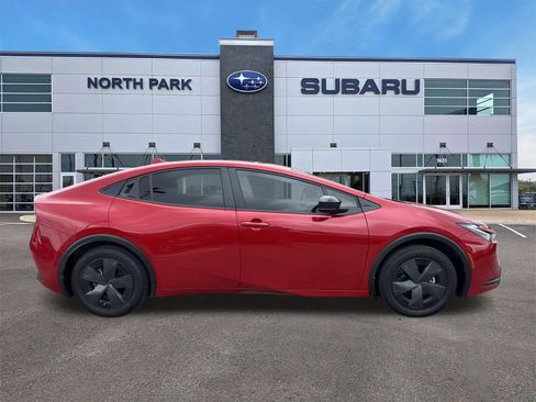 Used 2023 Toyota Prius LE image 2