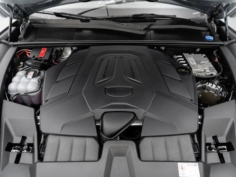 Used 2024 Porsche Cayenne image 26