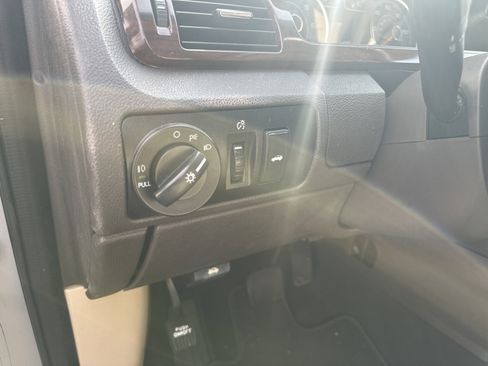 Used 2008 Ford Taurus SEL image 19