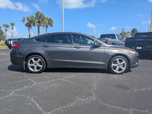Used 2016 Ford Fusion SE FWD image 3