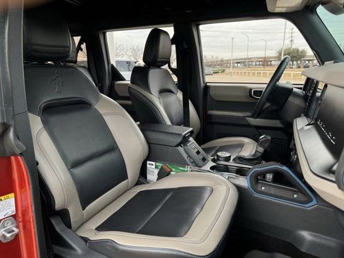 Used 2023 Ford Bronco Wildtrak image 32