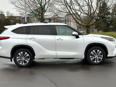 Used 2023 Toyota Highlander XLE image 8