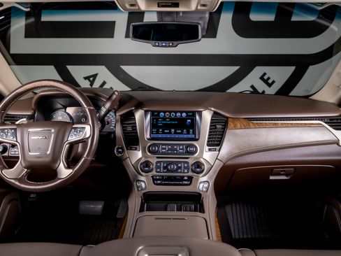 Used 2018 GMC Yukon Denali w/ Denali Ultimate Package image 2