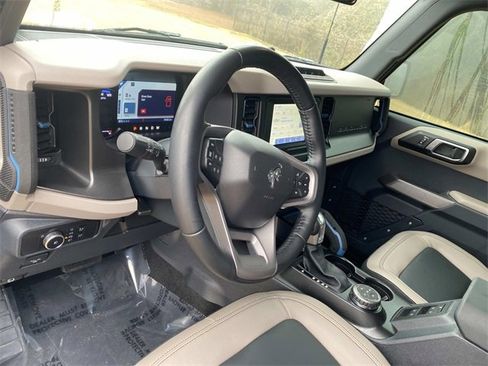 Used 2023 Ford Bronco Wildtrak image 21