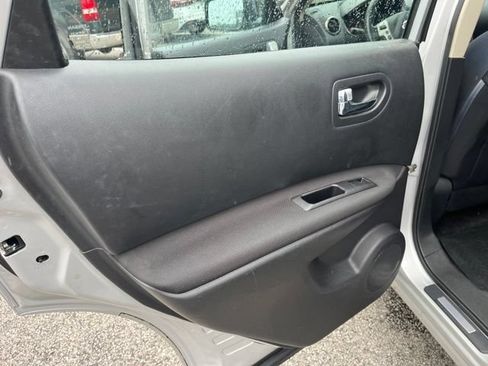 Used 2014 Nissan Rogue S w/ Convenience Package FWD image 10