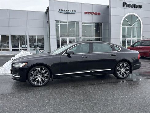 Used 2022 Volvo S90 B6 Inscription w/ Advanced Package image 2