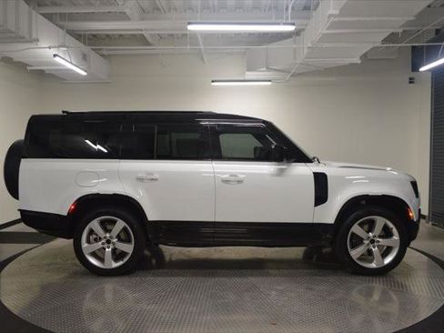 New 2026 Land Rover Defender 130 X-Dynamic SE AWD/4WD image 6