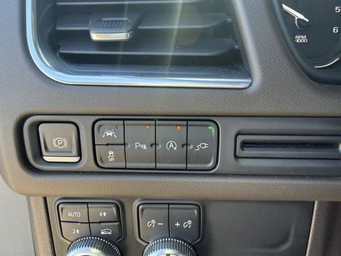 Used 2021 GMC Yukon SLT w/ SLT Luxury Package image 37