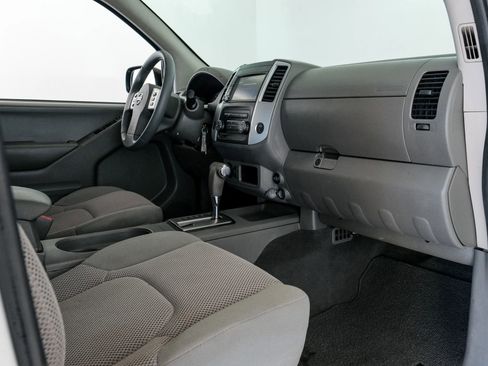 Used 2019 Nissan Frontier SV image 11