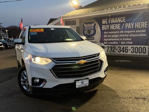 Used 2020 Chevrolet Traverse LT image 1