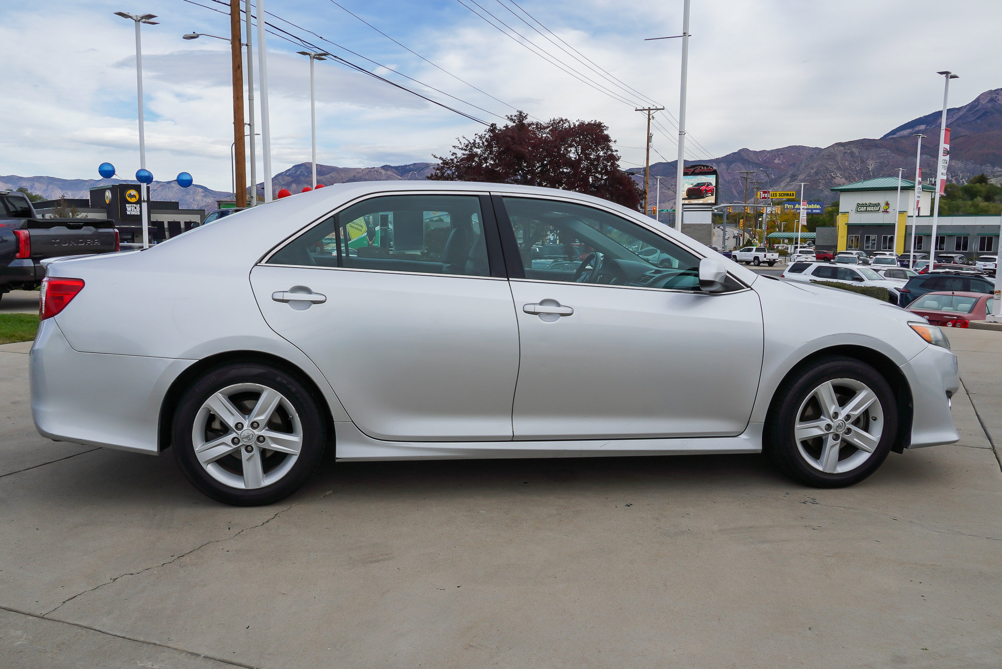 Used 2013 Toyota Camry SE FWD image 9