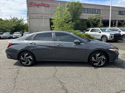 Used 2024 Hyundai Elantra Limited FWD image 19