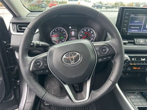 Used 2022 Toyota RAV4 XLE Premium image 20