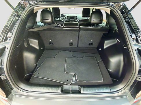 Used 2021 Jeep Cherokee Latitude Lux image 28