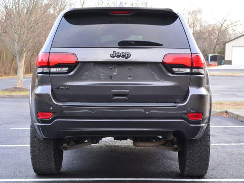 Used 2018 Jeep Grand Cherokee Altitude image 6