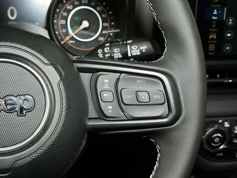 Used 2025 Jeep Wrangler Rubicon AWD/4WD image 34