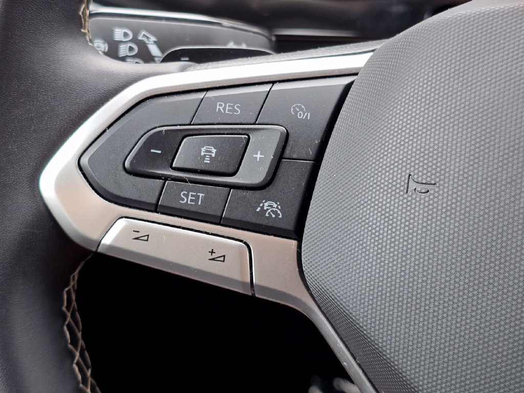 Used 2025 Volkswagen Atlas SE AWD/4WD image 9