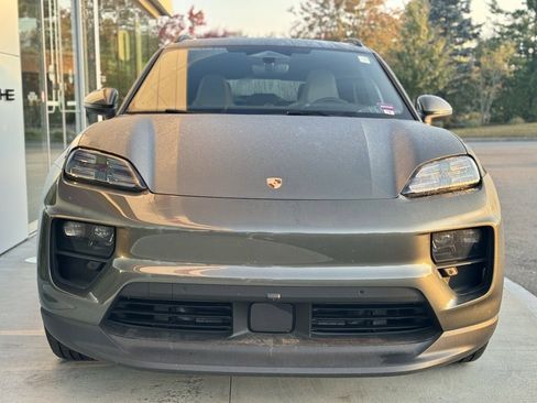 Used 2024 Porsche Macan 4 Electric image 8