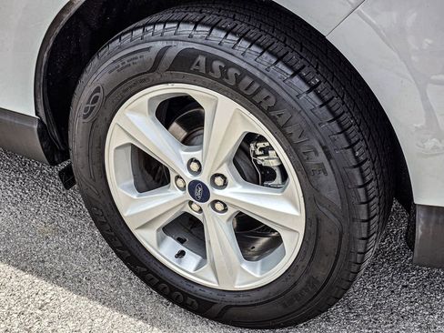 Used 2021 Ford Edge SE FWD image 9